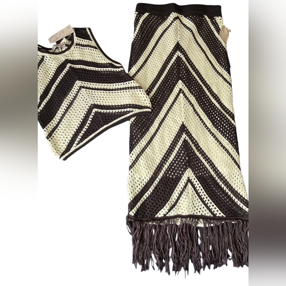 Set - Picture 2 of 4